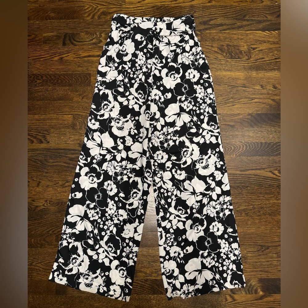 NWOT MangoFloral Black and White Wide-Leg Pants, Size: XS, Inseam: 32”